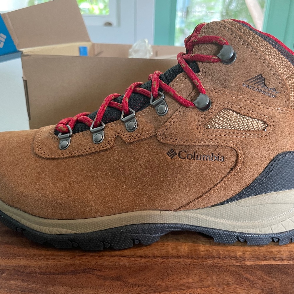 Columbia Women's Newton Ridge Plus Waterproof Amped Hiking Boot Size 10 Wide
